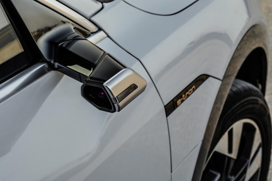 Детали экстерьера Audi e-tron 55 Quattro 2019 года  (WW) (фото 286 из 452)